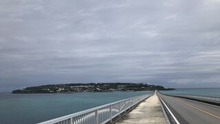 天空を駆け抜けるような橋