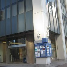 玄関ホールえの入り口の様子です。