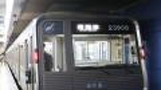 西梅田と住之江公園を結ぶ地下鉄