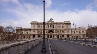 パラッツォ ディ ジュスティツィア 正義の宮殿(最高裁判所)