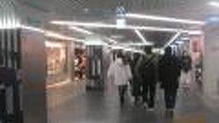 多くのお店があります。