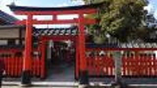 光明院から鳥羽街道駅に行く途中にこの神社がありました。