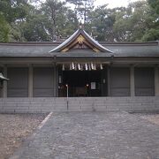 お城の南側で凛とした空気に包まれていました