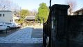 蒲生君平のお墓があります