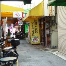 ここにもアジアンチックな路地が～