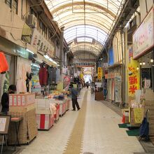 通り幅が急に狭く成ってます