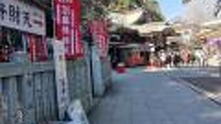 鳥居が印象的な神社