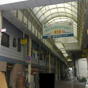 丸亀駅前の細いアーケード