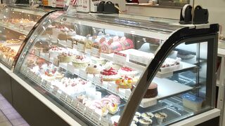 ケーキにしてはお安め