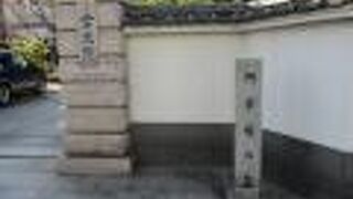 他のお墓とは扱いが違っている