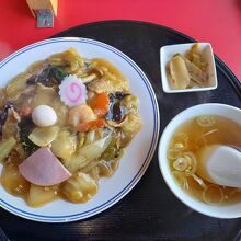 五目あんかけ焼きそば720円