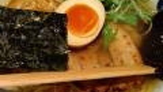 券売機があるけど、スタッフいうとクレジットカードつかえる