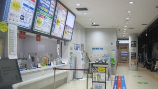 路線バスとの乗り換えは時間的余裕を忘れずに…。