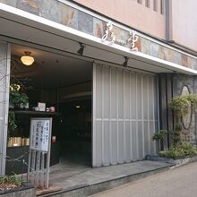 半分閉めてる。。。