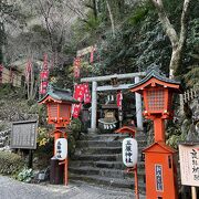 天成園の庭にある