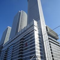 名古屋駅のホームから見えます。右側の高層階がホテルです。