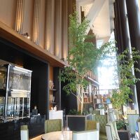 15階のクラブラウンジ。天井が高くてゆったり。