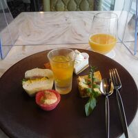 ラウンジでのアフタヌーンティー。