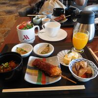 「パーゴラ」でのブッフェ朝食。