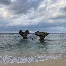 円筒状空洞地形のなせる技らしい