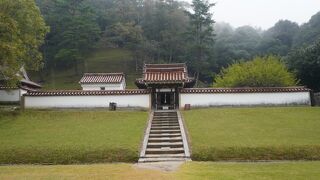 学校の創設者池田光政を祀る神社