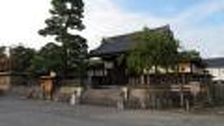 復元された藩の本陣の跡。