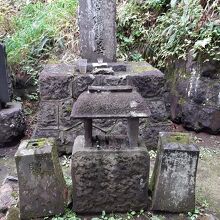 白虎隊唯一の生存者、飯沼貞雄の墓。