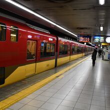 京阪名物、二階建ての特急列車
