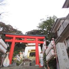 神社までの