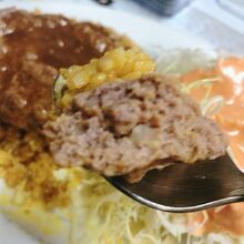 ハンバーグは肉肉しい
