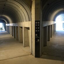 入って行くと砲台と展望所への道に分かれます。