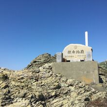 海難事故があったよう。慰霊碑があります。