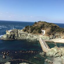 佐田岬灯台から御籠島全景を見る。