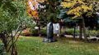 偕楽園の緑地の中にありました。