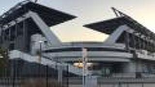 国内では海に　もっとも近いスタジアム？