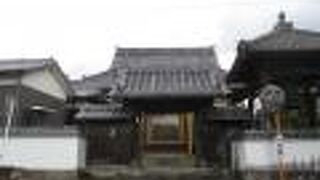 昔は南からの1本道の突き当りにあった様です。