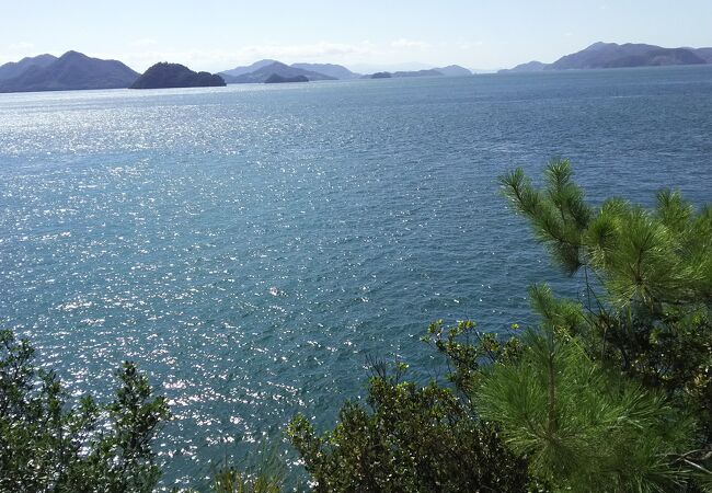 青い海、青い空、瀬戸のそよ風‥‥小さなパーキングエリア