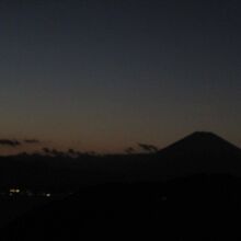 夜の富士山も見えた