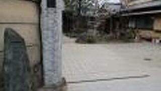 飾り気のないとてもシンプルなお寺