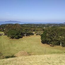 天守閣跡から玄界灘方面をのぞむ。