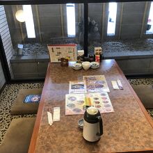 掘りごたつ式個室でゆっくり食事できました。