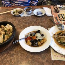 今回いただいた五目おこげ、白身魚の甘酢あんかけ、レバニラ炒め