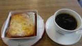 ロータス通り沿いにあるお洒落なカフェレストラン