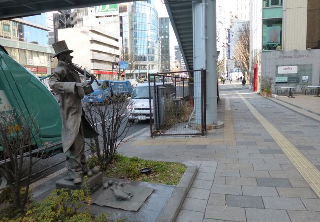 青山らしいお洒落な像