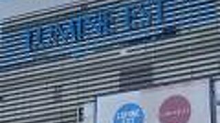 新宿駅直結のショップ街