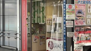 ひっそりした駅に漂う存在感