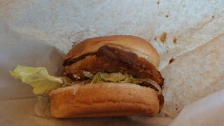 外で並び、食べる覚悟で