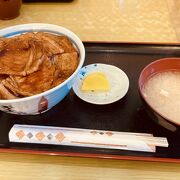 名物豚丼の大人気店