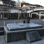 林芙美子像（広島県尾道）：代表作「放浪記」の作家