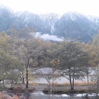 早朝、梓川から立ち上るモヤが雲になって流れていく